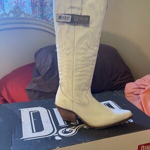 Dingo Women's Cream Heeled Boots